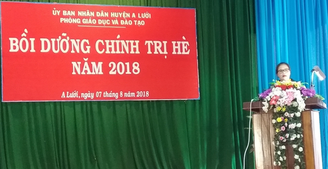 Đồng chí Nguyễn Thị Sửu - Bí thư Huyện ủy triển khai Nghị quyết số 18-NQ/TW, ngày 25/10/2017 và Nghị quyết số 26-NQ/TW, ngày 19/5/2018 